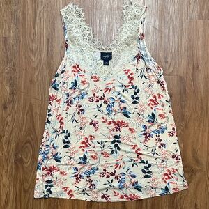 Daytrip Lace Strap Tank Top - M